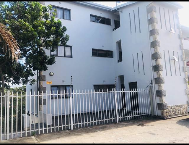 2 BEDROOM APARTMENT FOR SALE IN MARGATE BEACH